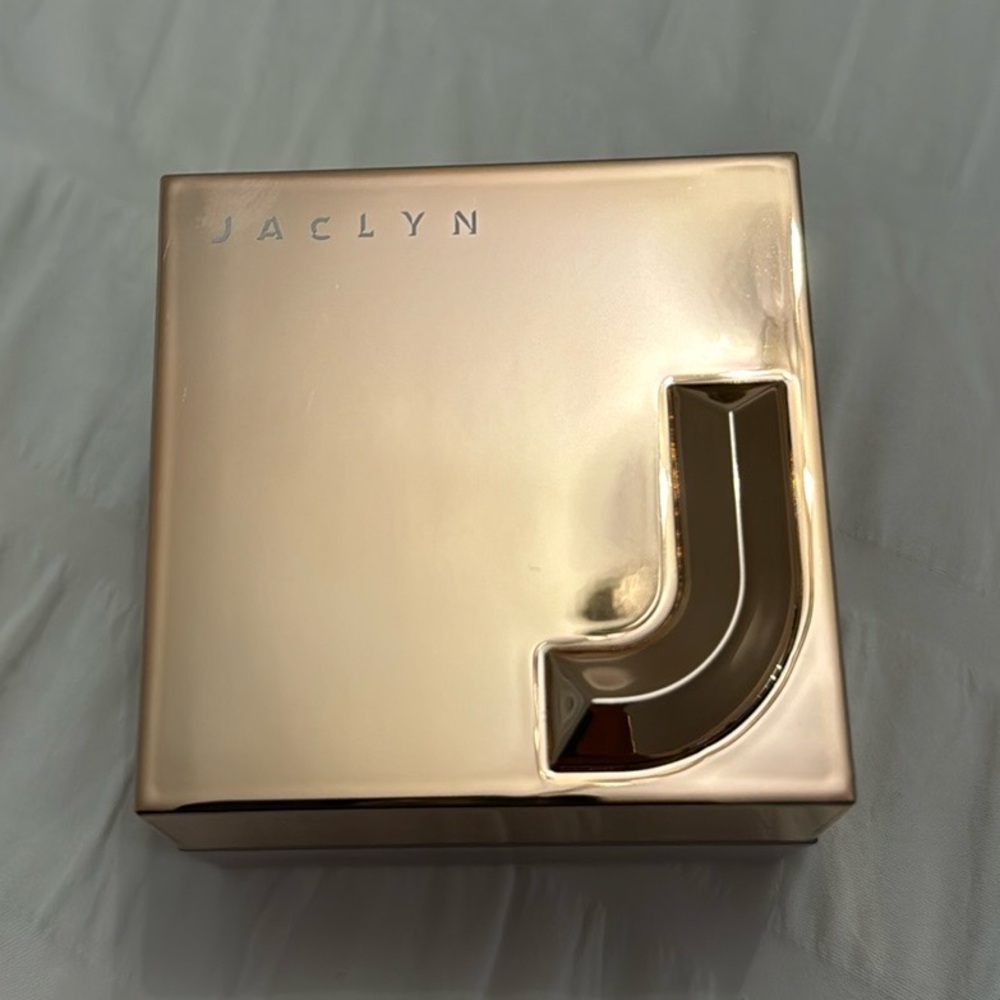 Jaclyn Cosmetics highlighter